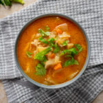 Krautsuppe mit Hühnerfleisch topshot
