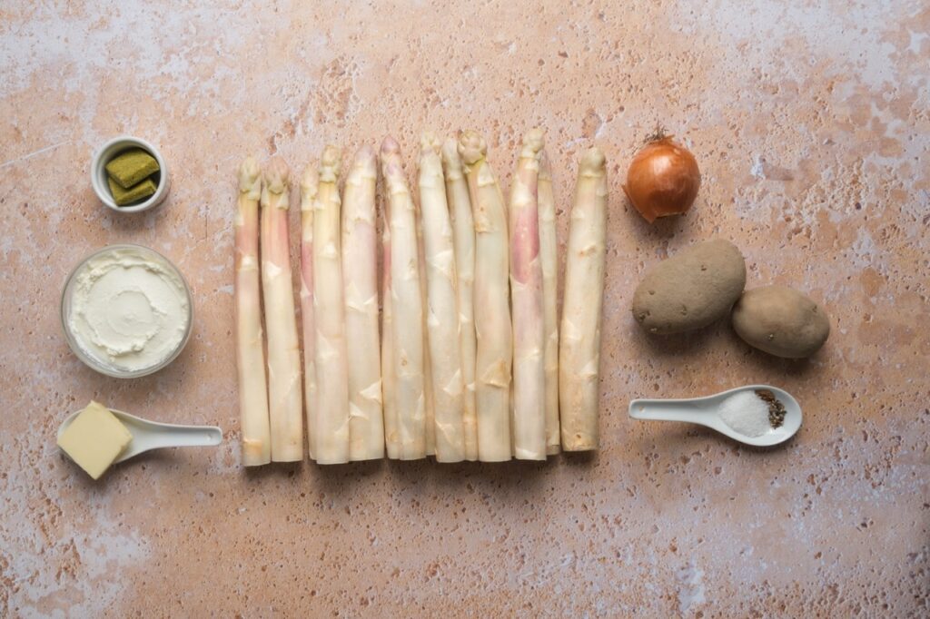 Zutaten_fuer_Spargelcremesuppe_topshot