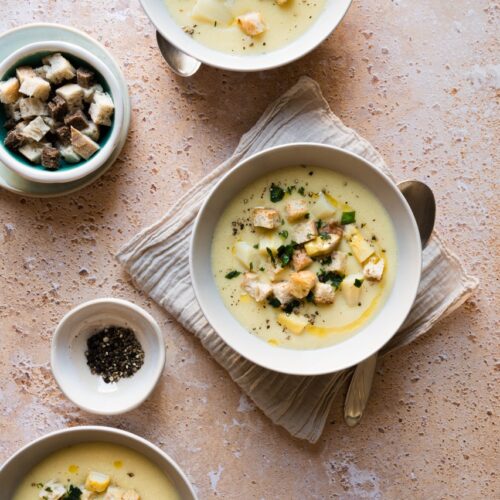 Spargelcremesuppe_mit_croutons_topshot