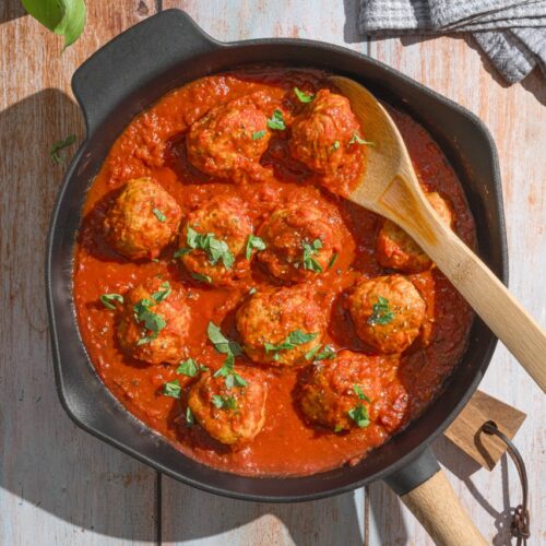 Hühnerfleischbällchen_mit_Tomatensauce